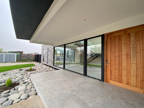 Venta Casa SO 5D en suite Walk-in cl&oacute;set 6B 3E 1B Chicureo - Colina