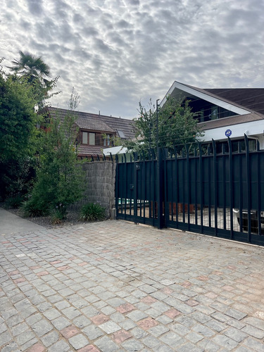 Venta Casa NO 4D en suite 3B 2E 1B Juan XXIII - Vitacura