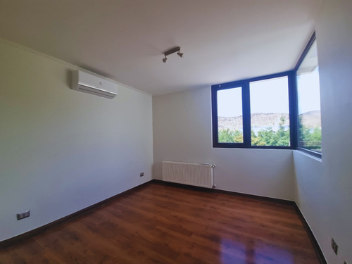 Venta Casa 5D en suite Walk-in cl&oacute;set 5B 4E 1B Chicureo - Colina