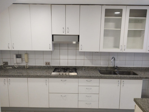 Arriendo Casa NO 6D 5B 2E 1B San Carlos de Apoquindo - Las Condes