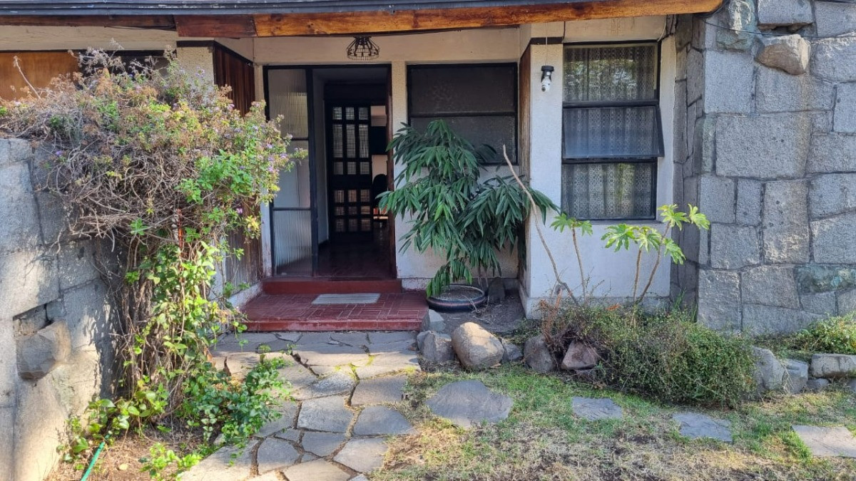 Venta Casa NO 3D 2B 2E Alto Las Condes - Las Condes