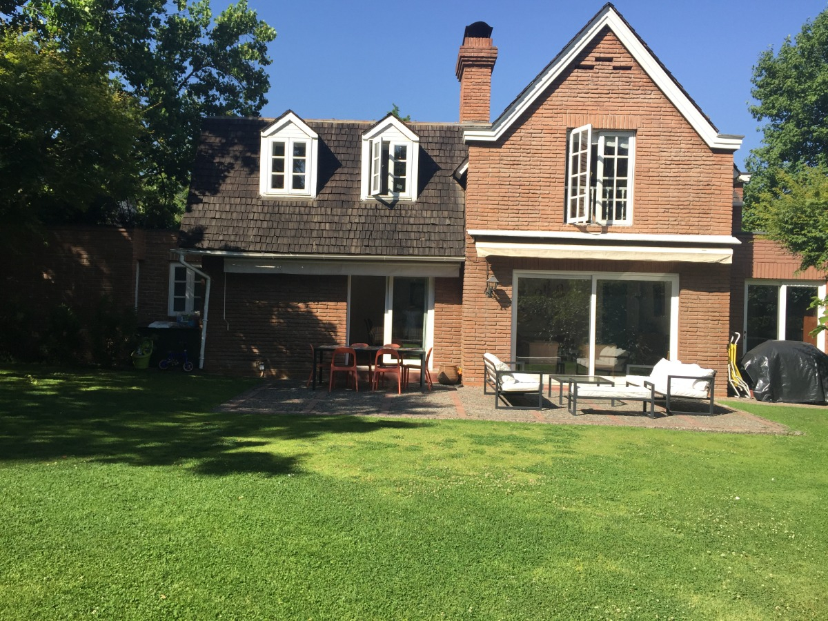 Venta Casa NO 5D en suite Walk-in cl&oacute;set 4B 3E 3Bd Los Dominicos - Las Condes