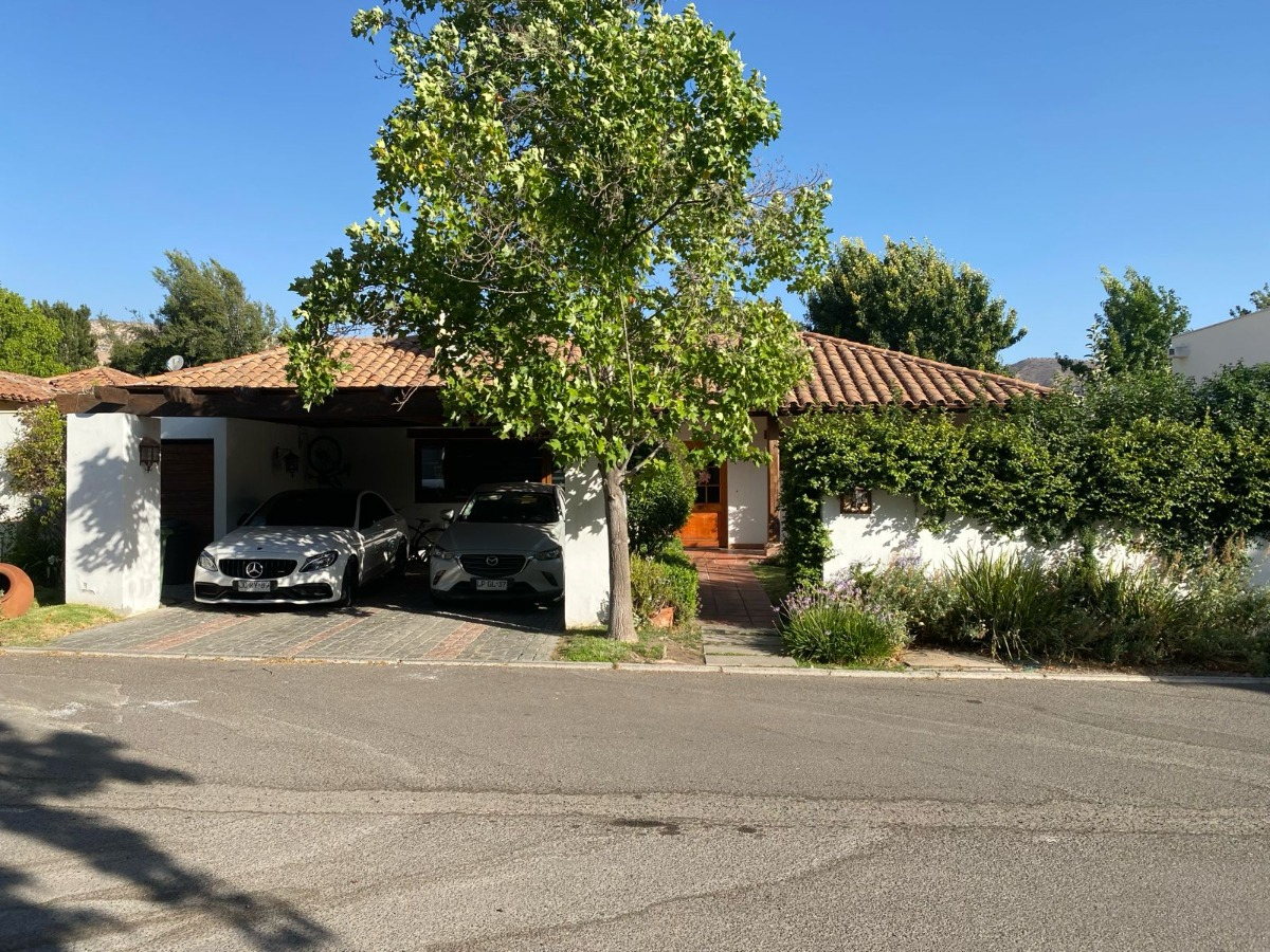 Venta Casa NO 4D en suite Walk-in cl&oacute;set 4B 2E Chicureo - Colina