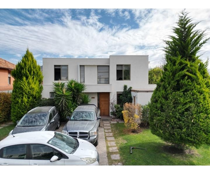 Venta Casa NOSP 4D en suite Walk-in cl&oacute;set 4B 3E Chicureo - Colina