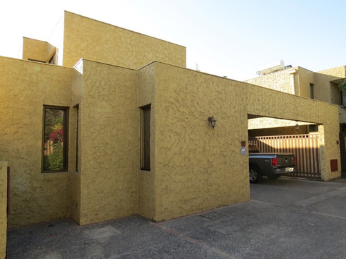 Arriendo Casa NP 4D en suite Walk-in cl&oacute;set 4B 2E 1B Carlos Ossand&oacute;n - La Reina