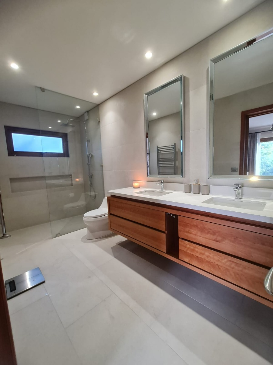 Venta Casa N 5D en suite Walk-in cl&oacute;set 5B 3E 2Bd San Carlos de Apoquindo - Las Condes