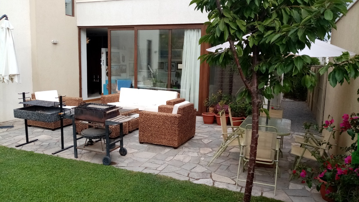 Arriendo Casa 4D en suite Walk-in cl&oacute;set 4B 3E 1Bd Chicureo - Colina