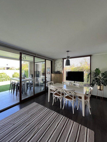 Venta Casa NOSP 5D en suite Walk-in cl&oacute;set 4B 3E Chicureo - Colina