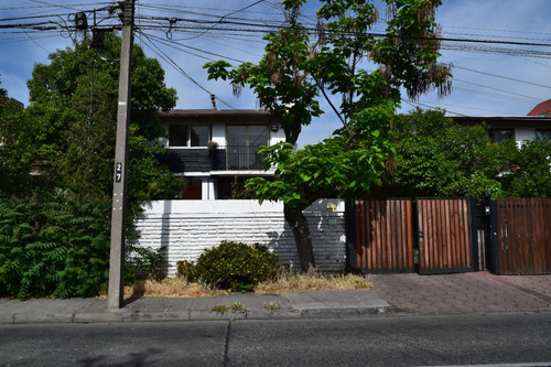 Arriendo Casa SP 3D 2B 2E Metro Hernando de Magallanes - Las Condes