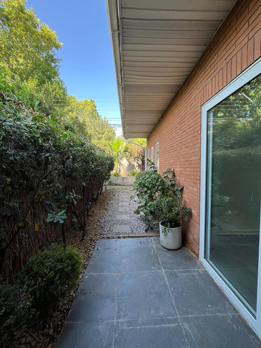 Arriendo Casa NO 2D 1B 2E Los Dominicos - Las Condes