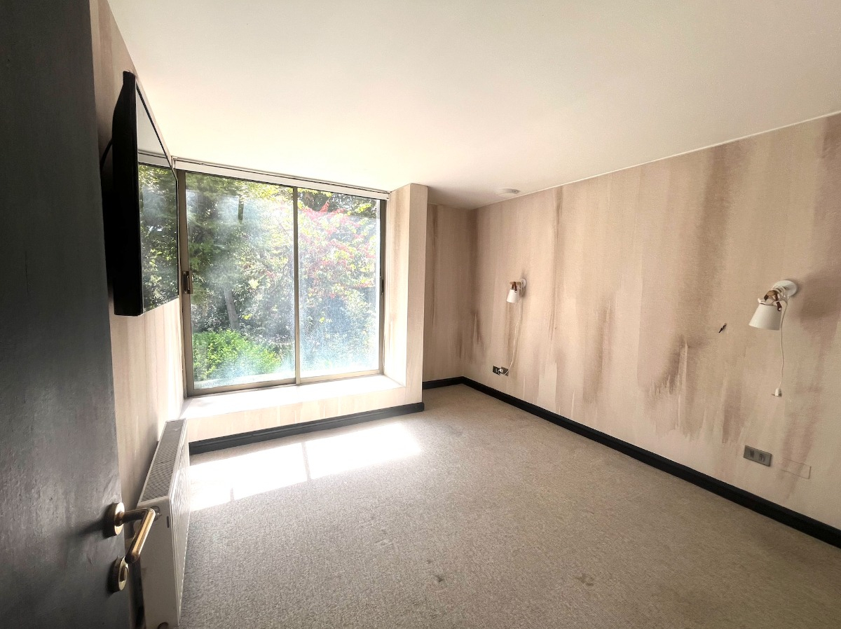 Venta Casa NO 5D en suite Walk-in cl&oacute;set 4B 9E 3Bd El Huinganal - Lo Barnechea