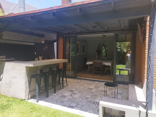 Arriendo Casa NO 4D 4B 3E 1B San Carlos de Apoquindo - Las Condes