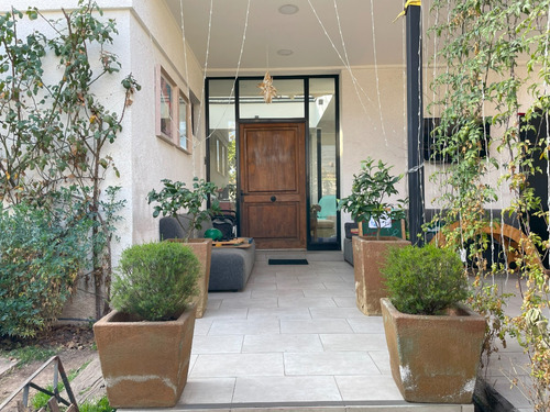 Arriendo Casa P 4D en suite Walk-in cl&oacute;set 3B 2E 1B Rotonda Atenas - Las Condes