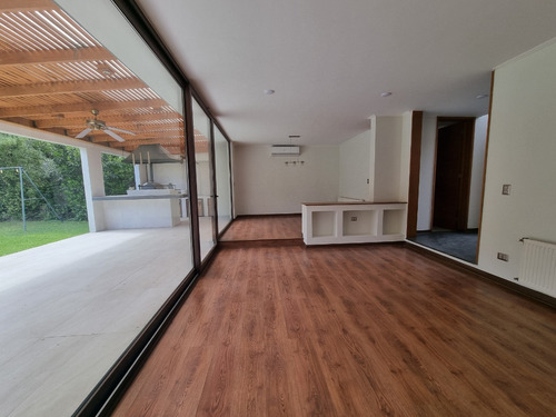 Venta Casa 5D en suite Walk-in cl&oacute;set 5B 4E 1B Chicureo - Colina