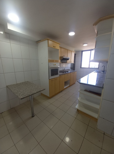 Arriendo Departamento 4D en suite Walk-in cl&oacute;set 4B 3E 1B Parque Arauco - Las Condes