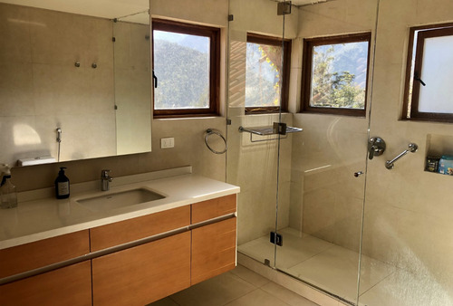 Venta Casa NOSP 5D en suite Walk-in cl&oacute;set 3B 10E 1B El Array&aacute;n - Lo Barnechea