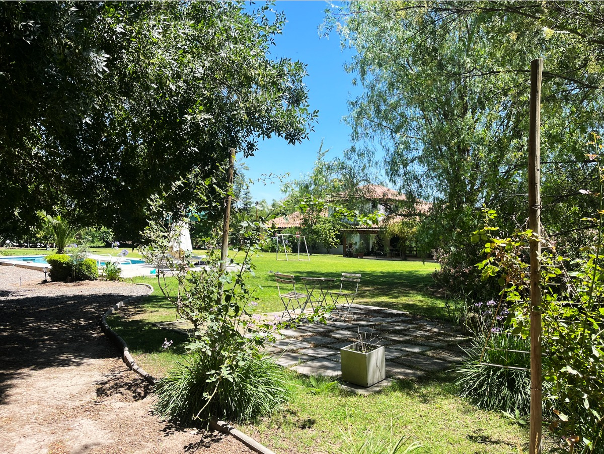 Arriendo Casa NO 5D en suite Walk-in cl&oacute;set 4B 8E 1Bd Chicureo - Colina