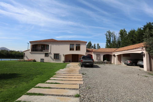 Venta Casa NO 6D en suite Walk-in cl&oacute;set 6B 3E 2B Chicureo - Colina