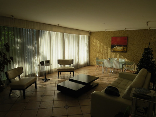 Arriendo Casa NP 4D en suite Walk-in cl&oacute;set 4B 2E 1B Carlos Ossand&oacute;n - La Reina