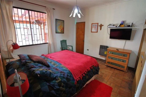 Venta Casa 5D Walk-in cl&oacute;set 4B 4E 1B Metro Sim&oacute;n Bolivar - La Reina