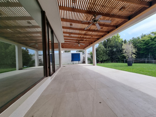 Venta Casa 5D en suite Walk-in cl&oacute;set 5B 4E 1B Chicureo - Colina