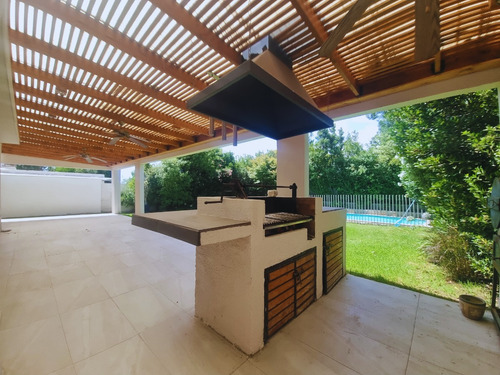 Venta Casa 5D en suite Walk-in cl&oacute;set 5B 4E 1B Chicureo - Colina