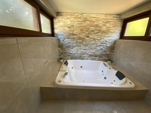 Venta Casa 6D Walk-in cl&oacute;set 5B 10E 1B Chicureo - Colina