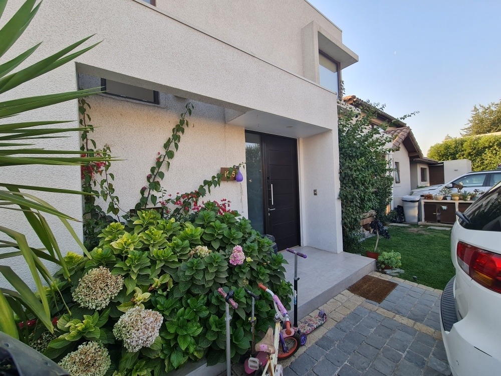 Venta Casa NO 3D en suite Walk-in cl&oacute;set 3B 4E 2Bd Chicureo - Colina