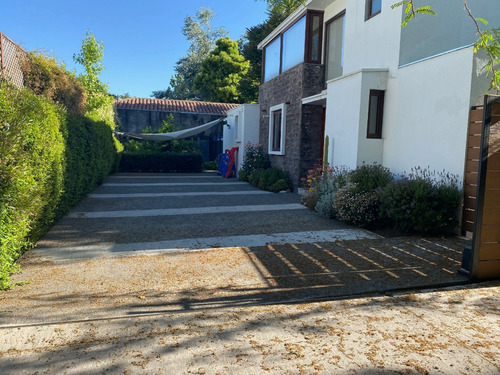 Venta Casa SO 4D en suite Walk-in cl&oacute;set 4B 5E 2B Carlos Ossand&oacute;n - La Reina