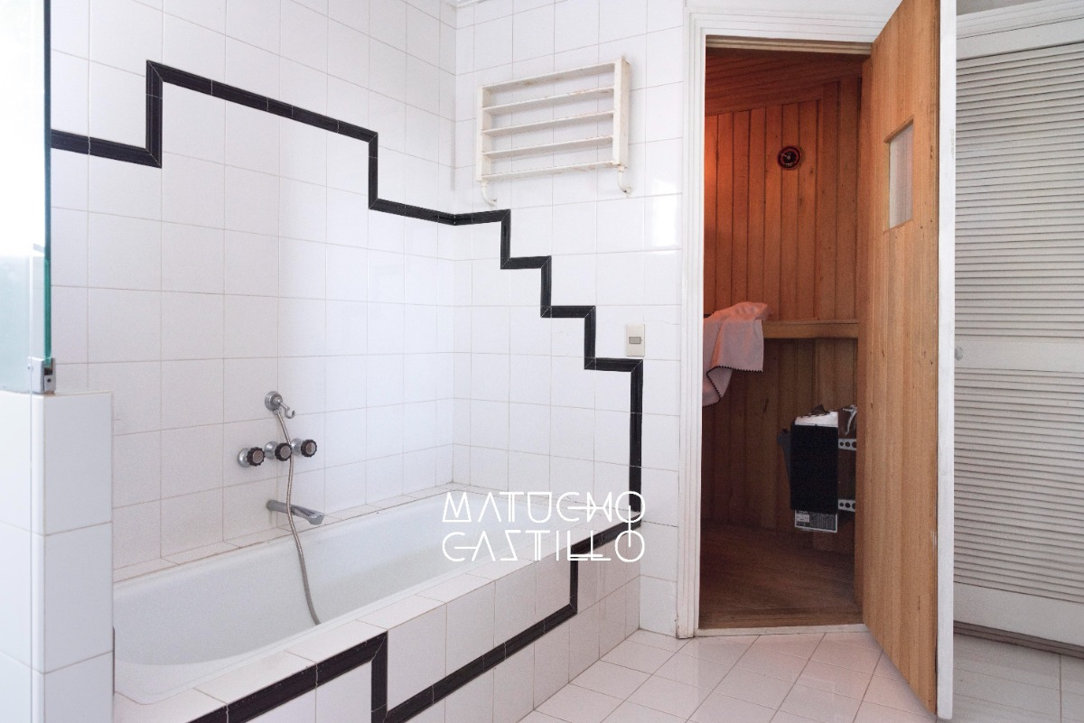 Venta Casa NOSP 5D Walk-in cl&oacute;set 4B 4E 1Bd La Reina Alta - La Reina