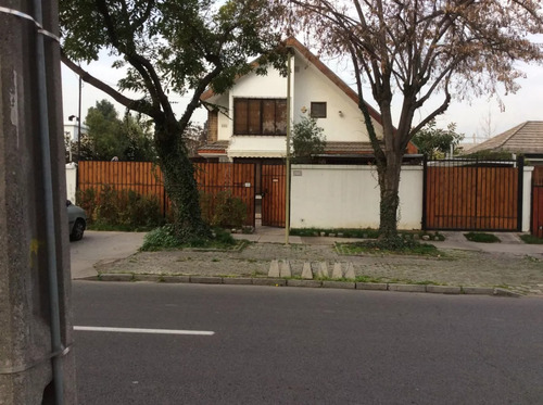 Venta Casa NP 5D en suite Walk-in cl&oacute;set 4B 4E 1B Metro Escuela Militar - Las Condes