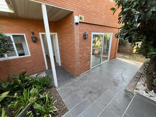 Arriendo Casa NO 2D 1B 2E Los Dominicos - Las Condes