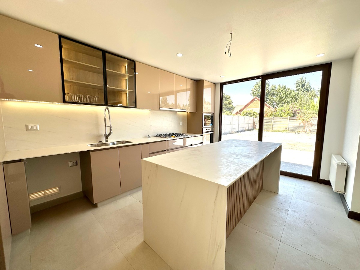 Venta Casa NO 4D en suite Walk-in cl&oacute;set 3B 2E Chicureo - Colina