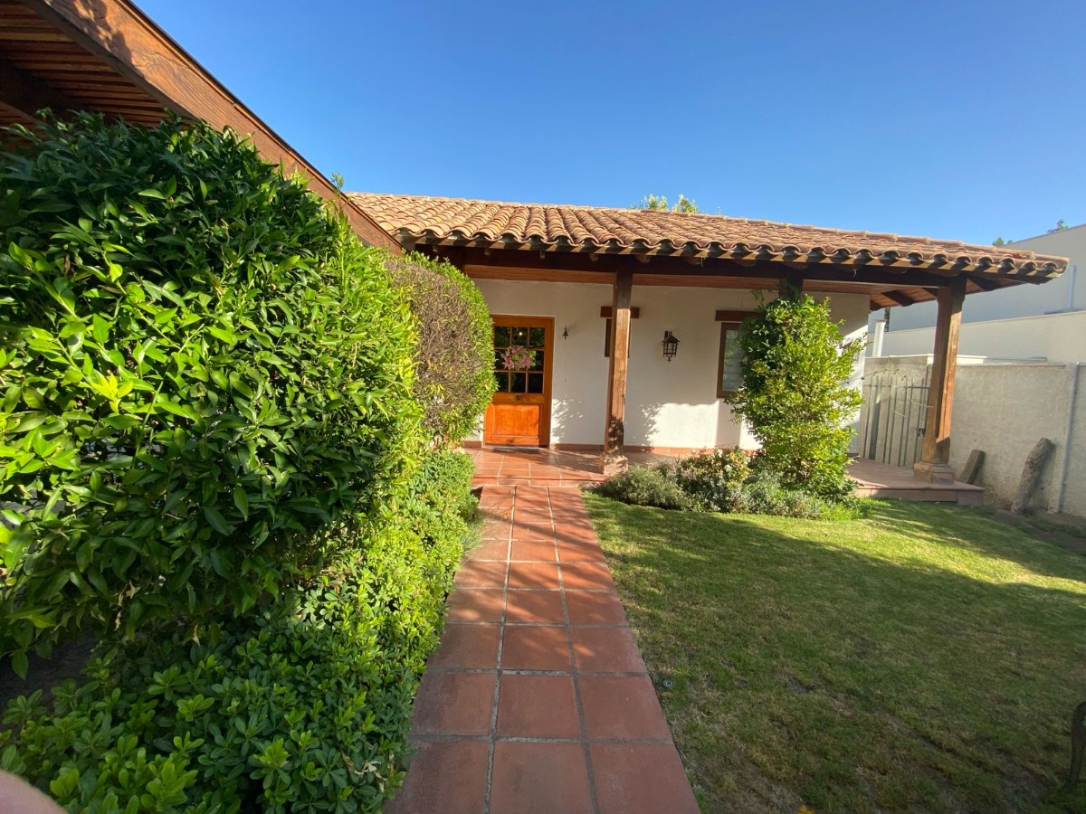 Venta Casa NO 4D en suite Walk-in cl&oacute;set 4B 2E Chicureo - Colina