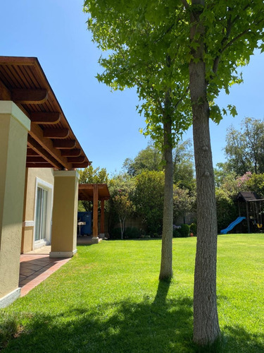 Venta Casa N 4D en suite Walk-in cl&oacute;set 4B 2E Chicureo - Colina