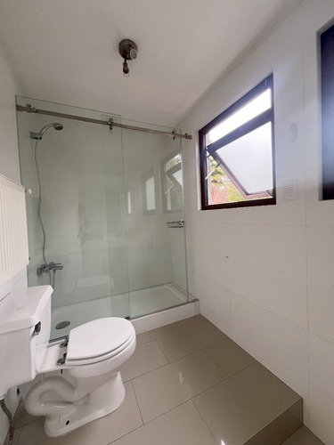 Arriendo Casa O 5D en suite Walk-in cl&oacute;set 6B 2E 2B San Carlos de Apoquindo - Las Condes