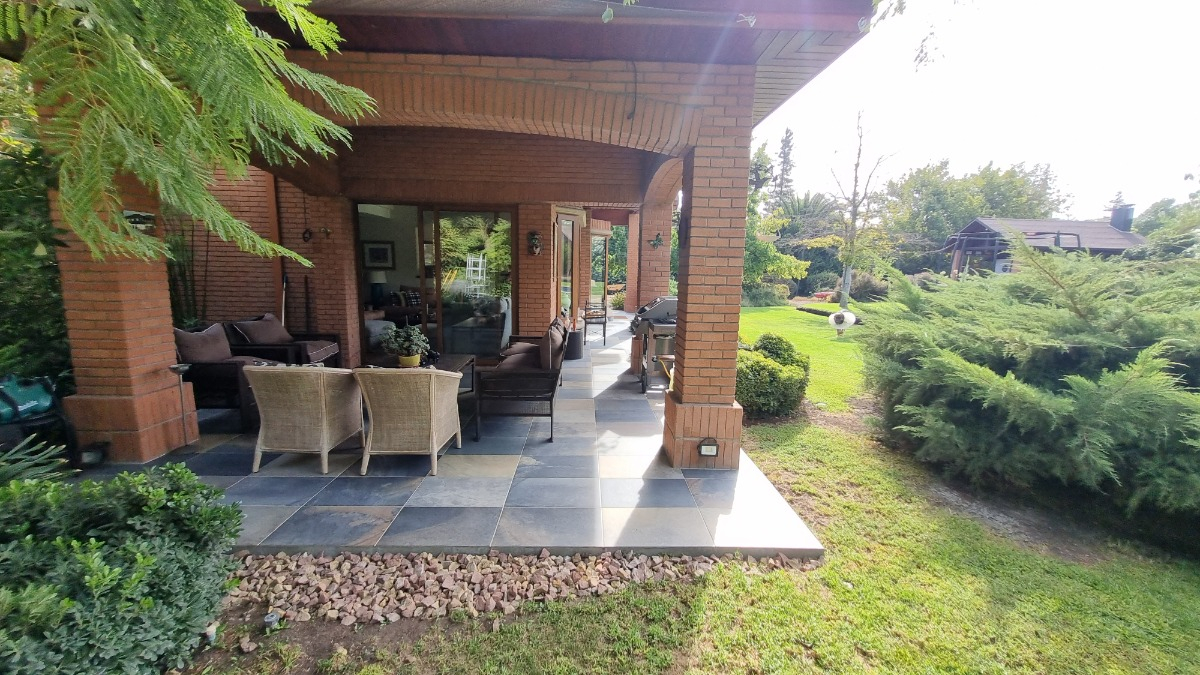 Venta Casa 5D en suite Walk-in cl&oacute;set 5B 5E 1Bd Chicureo - Colina