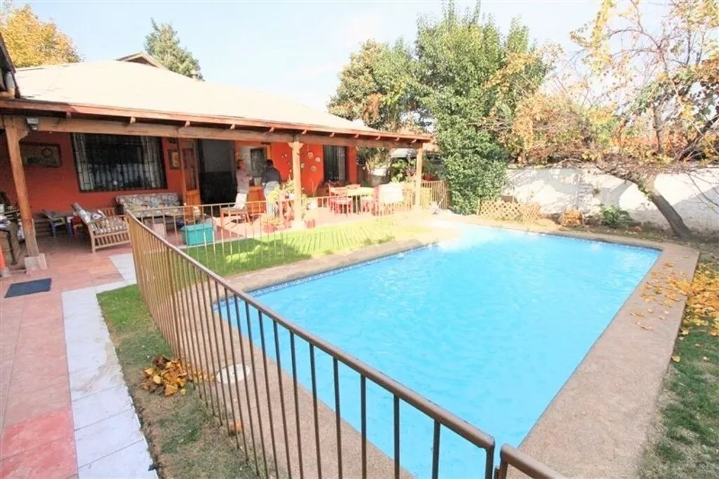 Venta Casa 5D Walk-in cl&oacute;set 4B 4E 1Bd Metro Sim&oacute;n Bolivar - La Reina