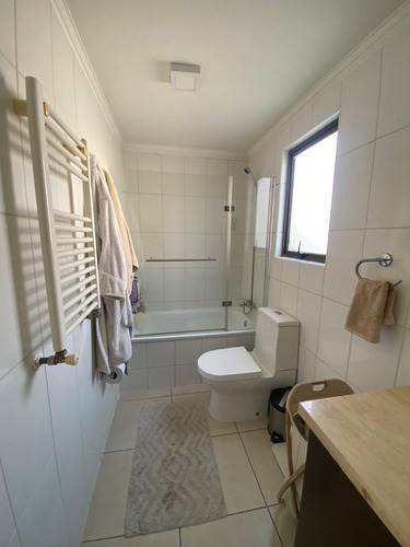 Arriendo Casa 4D en suite Walk-in cl&oacute;set 4B 2E 1B Chicureo - Colina