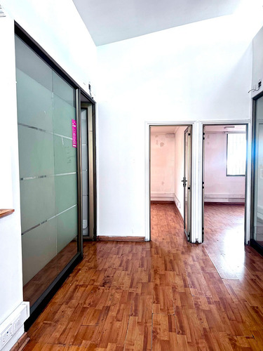 Propiedad Con Galp&oacute;n, Oficinas, Cercana Al Metro. Trif&aacute;sica.