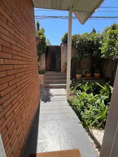 Arriendo Casa NO 2D 1B 2E Los Dominicos - Las Condes