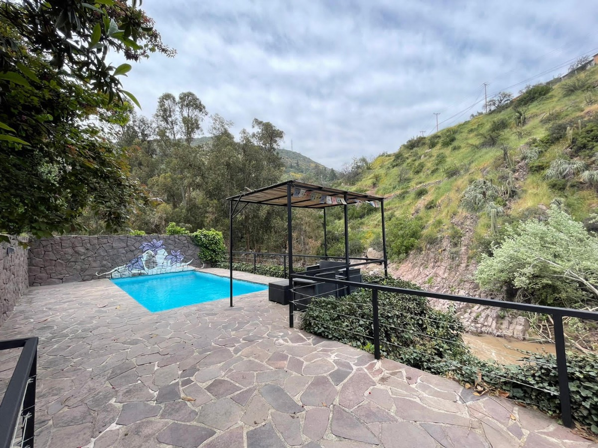 Venta Casa SO 4D en suite Walk-in cl&oacute;set 5B 4E 2Bd Camino a Farellones - Lo Barnechea