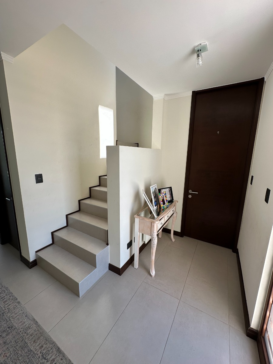 Venta Casa NO 4D en suite Walk-in cl&oacute;set 4B 2E 1Bd Chicureo - Colina
