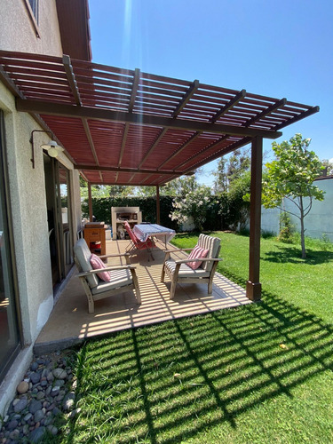 Arriendo Casa 4D en suite Walk-in cl&oacute;set 4B 2E 1B Chicureo - Colina