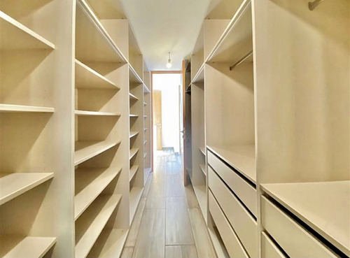 Venta Casa SO 5D en suite Walk-in cl&oacute;set 5B 3E 1B Barrio El Golf - Las Condes