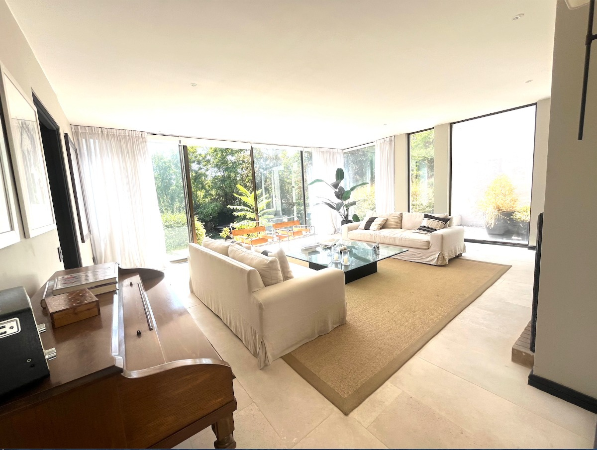 Venta Casa NO 5D en suite Walk-in cl&oacute;set 4B 9E 3Bd El Huinganal - Lo Barnechea