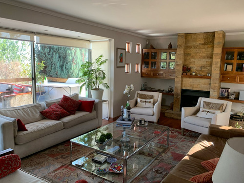 Arriendo Casa NOSP 8D en suite Walk-in cl&oacute;set 5B 2E 1B Los Dominicos - Las Condes