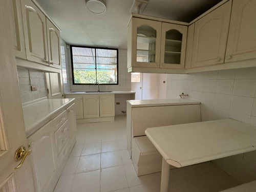 Arriendo Casa NO 4D en suite Walk-in cl&oacute;set 3B 1E San Carlos de Apoquindo - Las Condes