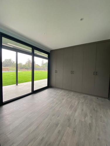 Venta Casa SO 5D en suite Walk-in cl&oacute;set 6B 3E 1B Chicureo - Colina