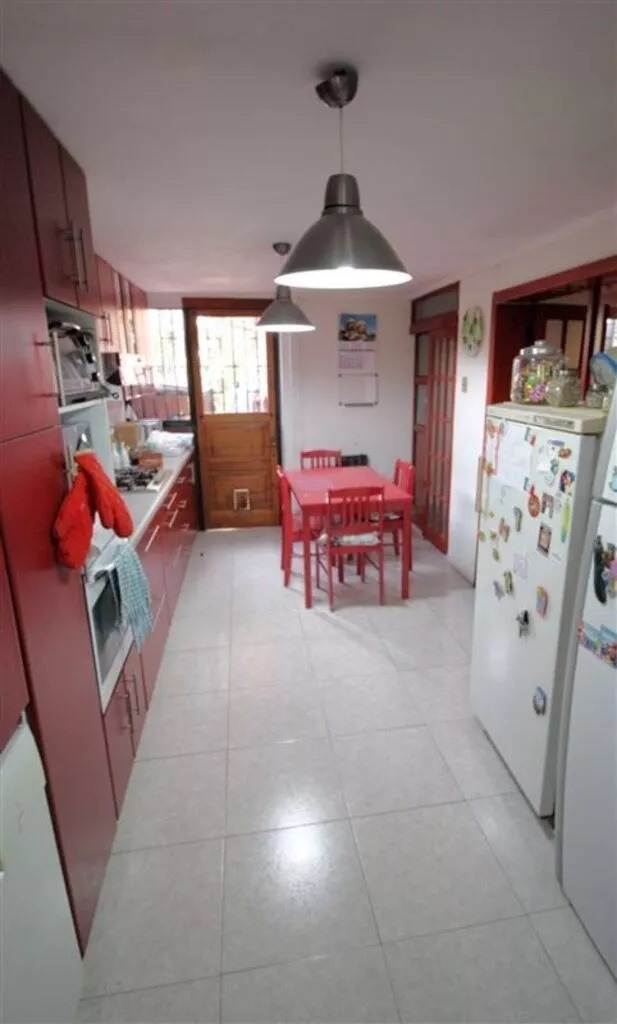 Venta Casa 5D Walk-in cl&oacute;set 4B 4E 1Bd Metro Sim&oacute;n Bolivar - La Reina